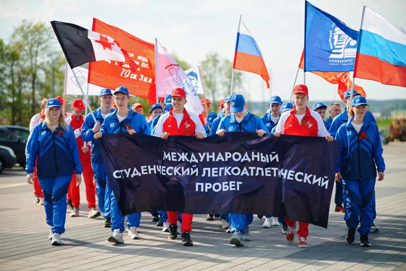 Участники XXI Международного студенческого легкоатлетического пробега «Ижевск – Нижний Новгород – Минск» встретились на Кургане Славы